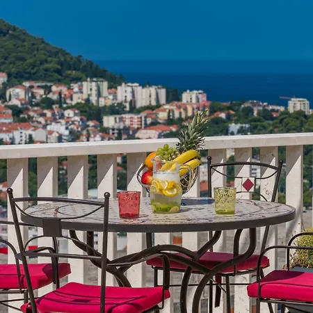 Apartman Lea *